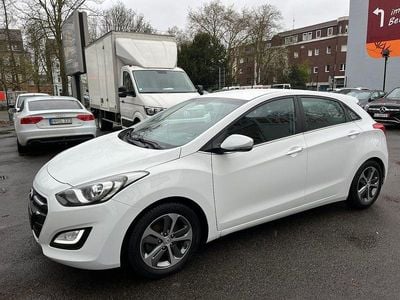 Gebraucht Hyundai i30 YES! 101 PS (74 kW) 2016 Weiß Limousine