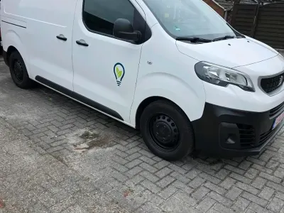 Gebraucht Peugeot Expert 100 PS (73 kW) 2018 Weiß Van