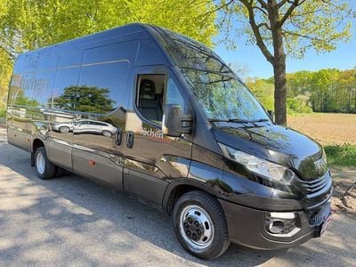 Second-hand Iveco Daily 179 CP (131 kW) 2018 Negru Monovolum