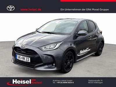 Neu Toyota Yaris Hybrid 116 PS (85 kW) 2025 Grau Limousine