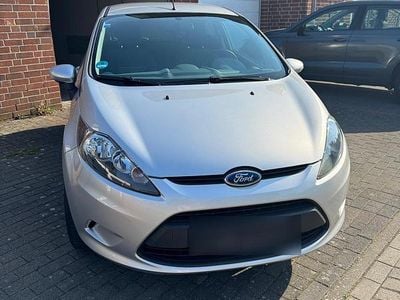 Gebraucht Ford Fiesta 60 PS (44 kW) 2010 Silber Kleinwagen