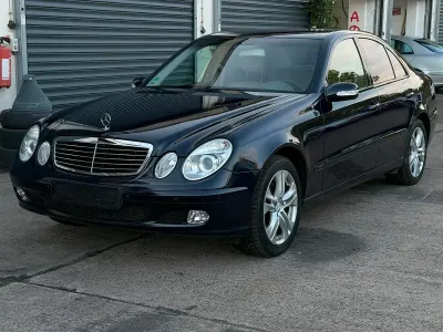 Gebraucht Mercedes E220 150 PS (110 kW) 2002 Blau Limousine