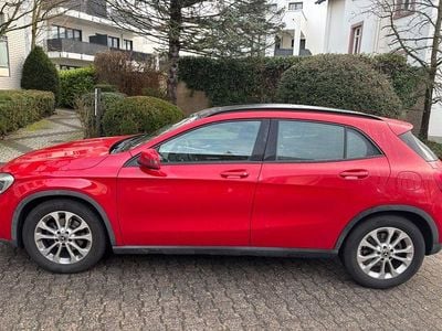 Gebraucht Mercedes GLA180 122 PS (89 kW) 2018 Rot SUV