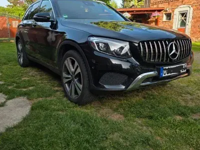 Używany Mercedes GLC250 204 KM (150 kW) 2019 Czarny SUV