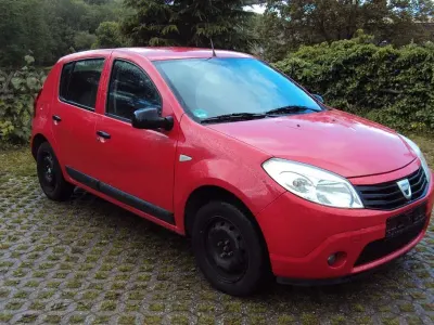 Gebraucht Dacia Sandero Basis 75 PS (55 kW) 2009 Rot Limousine