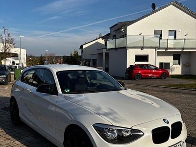 Gebraucht BMW 114 102 PS (75 kW) 2014 Weiß Kleinwagen