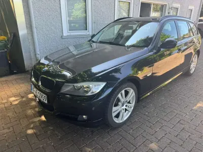 Gebraucht BMW 320 Lifestyle 184 PS (135 kW) 2012 Schwarz Kombi