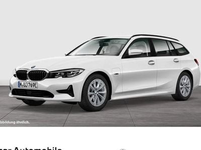 Weiß Gebraucht 2022 BMW 320e Advantage Kombi | 25.770 € (Guter Preis)