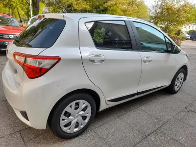Gebraucht Toyota Yaris Hybrid 101 PS (74 kW) 2018 Weiß Kleinwagen