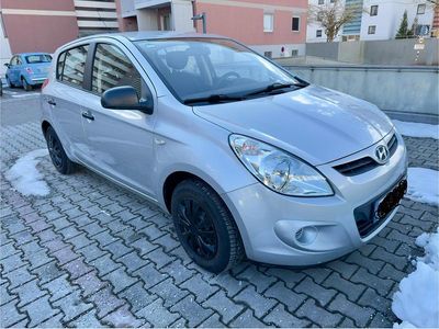Gebraucht Hyundai i20 75 PS (55 kW) 2010 Silber Kleinwagen