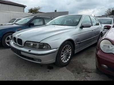 BMW 523