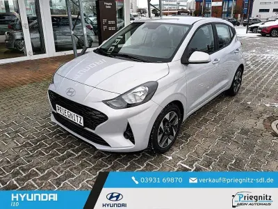 Gebraucht Hyundai i10 Trend 67 PS (49 kW) 2023 Lumen grey Kleinwagen