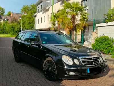 Gebraucht Mercedes E320 Avantgarde 224 PS (164 kW) 2008 Schwarz Limousine
