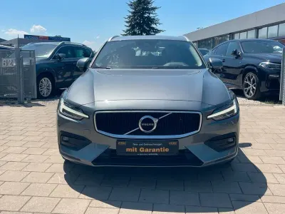 Gebraucht Volvo V60 Momentum 197 PS (144 kW) 2021 Grau Kombi