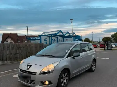 Gebraucht Peugeot 5008 150 PS (110 kW) 2009 Silber Van / Kleinbus