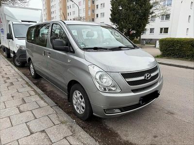 Second-hand Hyundai H-1 170 CP (125 kW) 2012 Argintiu Monovolum