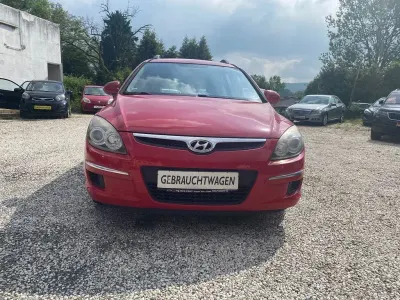 Używany Hyundai i30 Classic 109 KM (80 kW) 2010 Czerwony Kombi
