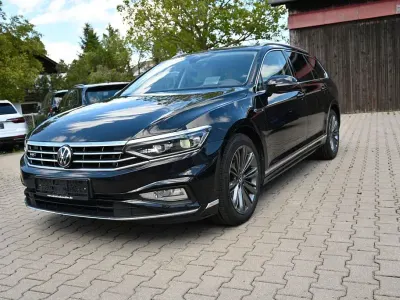 Używany VW Passat R 200 KM (147 kW) 2023 Czarny Kombi