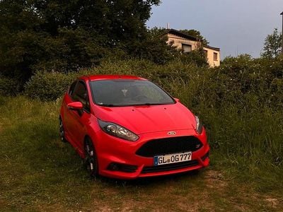 Rot Gebraucht 2014 Ford Fiesta ST Coupé | 6.000 € (Superpreis)
