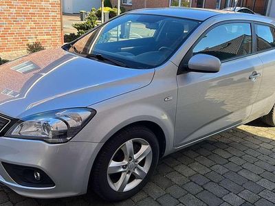 Gebraucht Kia Ceed Edition 7 90 PS (66 kW) 2012 Grau Kleinwagen