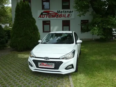 Gebraucht Hyundai i20 Select 75 PS (55 kW) 2020 Weiß Kleinwagen