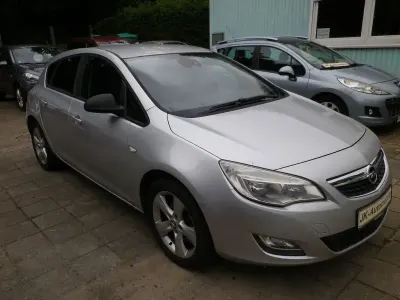 Gebraucht Opel Astra Edition 110 PS (80 kW) 2009 Silber Limousine