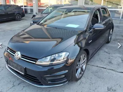 Gebraucht VW Golf VII R-line 140 PS (102 kW) 2014 Deep black perleffekt Limousine