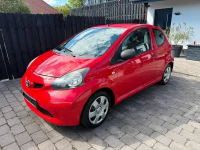 Gebraucht Toyota Aygo 68 PS (50 kW) 2008 Rot Kleinwagen