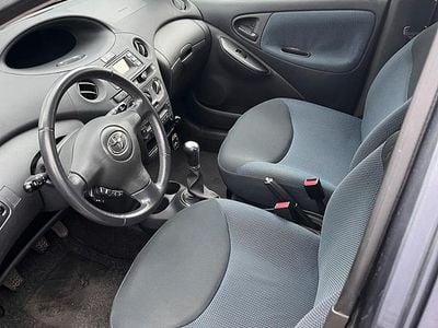Usata Toyota Yaris 85 CV (62 kW) 2005 Grigio Utilitaria