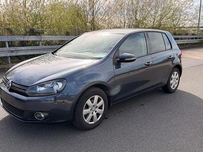 Gebraucht VW Golf VI Team 105 PS (77 kW) 2010 Blau Kleinwagen