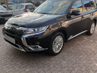 Gebraucht Mitsubishi Outlander P-HEV 224 PS (164 kW) 2020 Schwarz SUV