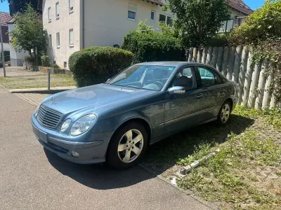 Gebraucht Mercedes E240 Avantgarde 177 PS (130 kW) 2002 Blau Limousine