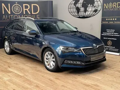 Gebraucht Skoda Superb Style 150 PS (110 kW) 2023 Lavablau metallic (metallic) Kombi