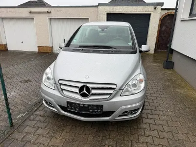 Używany Mercedes B200 136 KM (100 kW) 2009 Srebrny Minivan
