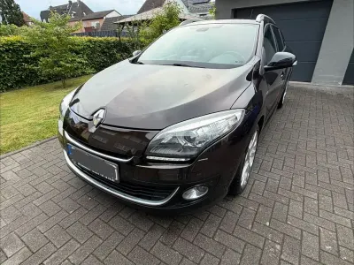 Gebraucht Renault Mégane Bose Edition 131 PS (96 kW) 2013 Braun Limousine