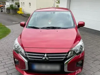 Begagnad Mitsubishi Space Star Select 71 HK (52 kW) 2023 Röd Halvkombi