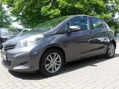 Gebraucht Toyota Yaris Edition 99 PS (72 kW) 2013 Grau Kleinwagen