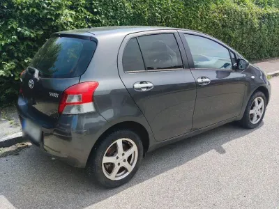 Gebraucht Toyota Yaris Cool 99 PS (72 kW) 2011 Grau Kleinwagen