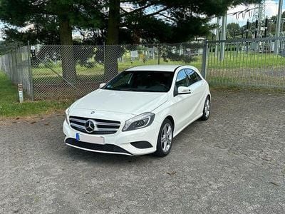 Gebraucht Mercedes A180 Urban 109 PS (80 kW) 2013 Weiß Limousine