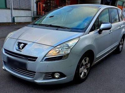 Grau Gebraucht 2013 Peugeot 5008 SUV | 3.500 € (Fairer Preis)
