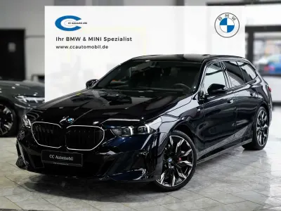 Gebraucht BMW 520 M Sport 208 PS (152 kW) 2025 Carbonschwarz Kombi