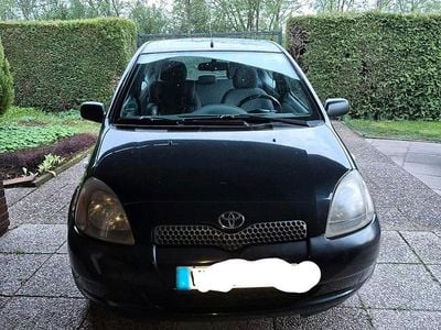 Usata Toyota Yaris Luna 68 CV (50 kW) 2001 Nero Utilitaria