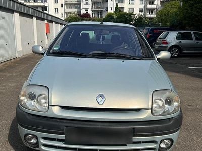 Gebraucht Renault Clio II 75 PS (55 kW) 2000 Silber Kleinwagen