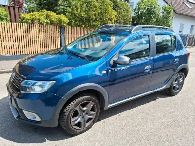 Gebraucht Dacia Sandero Celebration 90 PS (66 kW) 2017 Blau Limousine