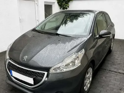 Gebraucht Peugeot 208 Active 68 PS (50 kW) 2014 Grau Kleinwagen