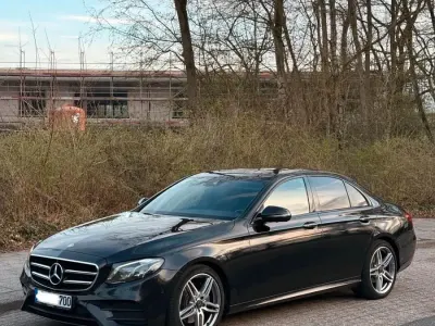 Gebraucht Mercedes E220 AMG 194 PS (142 kW) 2016 Schwarz Limousine