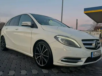 Gebraucht Mercedes B200 136 PS (100 kW) 2013 Weiß Kleinwagen