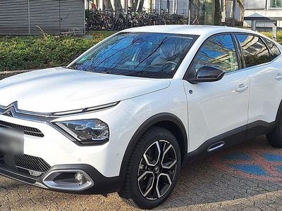 Używany Citroën e-C4 Shine 100 kW (136 KM) 2024 Biały Sedan/Limuzyna