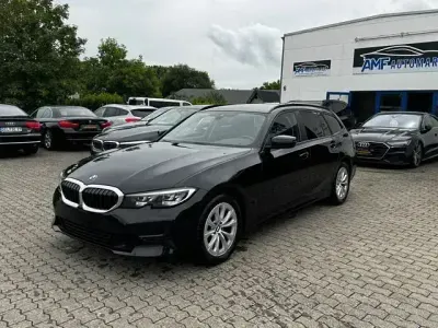 Gebraucht BMW 320 Advantage 190 PS (139 kW) 2021 Schwarz ii/bonnet fluid black Kombi