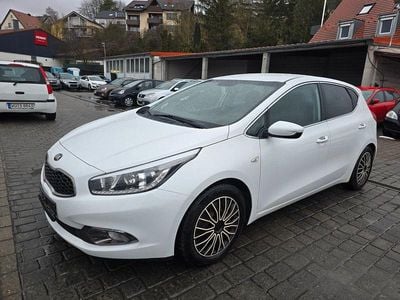Usado Kia Ceed 128 HP (94 kW) 2015 Branco Citadino